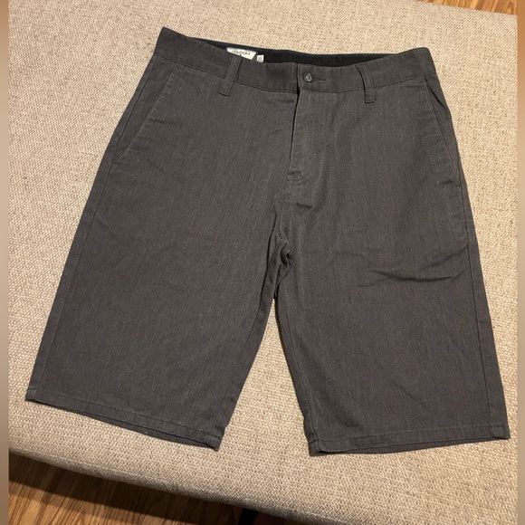 Volcom Dark Grey Men’s Shorts - Picture 1 of 5